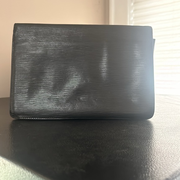 Epi Pochette Sellier Dragonne Clutch Black - Picture 2 of 12